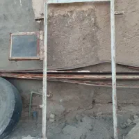 تعدادی درب و پنجره ونبشی استفاده شده.|مصالح و تجهیزات ساختمان|زابل, |دیوار