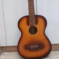 یک گیتار نو وخوش صدا