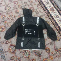 کاپشن کلاه دار|لباس|رباط‌کریم, رباط‌کریم|دیوار