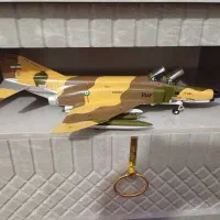 ماکت هواپیمای F4. و بالگردهای کبرا و 214