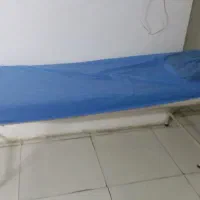 تخت معاینه بیمار..