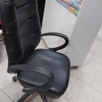 صندلی چرخداربه همراه پیشخوان