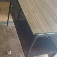 ۱عدد میز فلزی به علاوه ۲عدد میز چوبی نراد