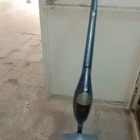 تعدادی وسیله برقی قدیمی نیازمند تعمیر