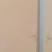 درب چوبی و وسایل برقی