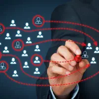 تمام افراد دانشجو و بازنشسته و خانه دار و شاغلین