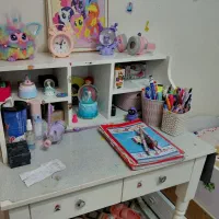 تخت و میز تحریر