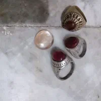 ۳عدد انگشتر و یه سنگ دُر نجف