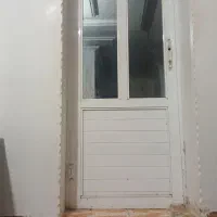 فروش در و پنجره یک عدد و یک عدد توری سالم در اولم