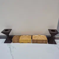 تابلو و کار دست چوبی . ساعت ایستاده. میز جلو مبل