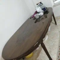 میز ، بوفه و گل فلزی