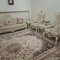 مبلمان کلاسیک همراه میز ناهارخوری