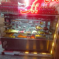 ،فروشنده خانم و استاد شیرینی پز خشگ وتر