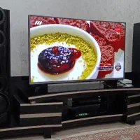تلویزیون ال سی دی سایز ۵۰ و میز تلویزیون شرکتی