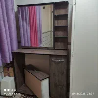 میز لوازم آرایشی بفروش می‌رسد