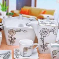 سرویس پذیرایی چینی گل برجسته طلایی ۱۲ نفره|ظروف سرو و پذیرایی|بومهن, |دیوار