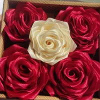 گل روبانی و دست‌ساز تزئینی ماندگار|گل مصنوعی|شیراز, شهرک گلستان|دیوار