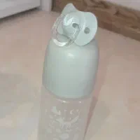 شیشه شیر نوزاد و تعدادی وسیله نوزادی