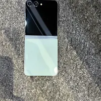 سامسونگ Galaxy Z Flip5 با حافظهٔ ۲۵۶ گیگابایت