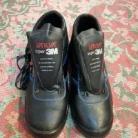 کفش ایمنی|کیف، کفش، کمربند|هشتگرد, گلسار|دیوار