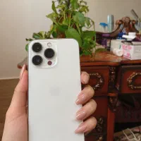 ۱۳پرو سفید رنگ بشرط کارشناسی تعمیر نشده حتی یه خش