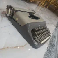 دستگاه تایپ قدیمی