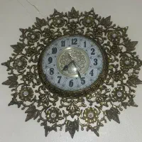 ساعت و میز تلویزیون