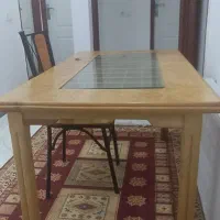 میز ناهارخوری وپنج تا صندلی ان