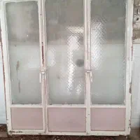سه تا پنجره و یک در سرویس بدون چهارچوب