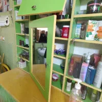 میزمیز ناخن با ویترین دیواری و ویترین کشو دار|آرایشگاه و سالنهای زیبایی|اردبیل, |دیوار