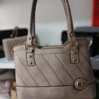 بورس انواع کیف با قیمتی بسیار مناسب|کیف، کفش، کمربند|شاهرود, |دیوار