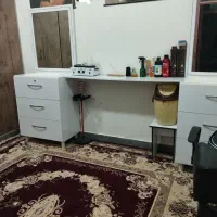 میز همراه آینه