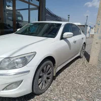 هیوندا جنسیس ۲۰۱۲