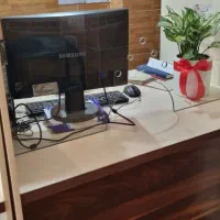 کارمند پیشخوان