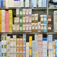 استخدام فروشنده  الوازم آرایشی خیابان ولیعصر