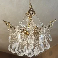 لوستر بدنه برنز شش شاخه و یک جفت لوستر سقفی