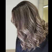 نیازمند مدل رنگ مو و لایت مو|خدمات آرایشگری و زیبایی|مشهد, امام خمینی|دیوار