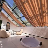 کلبه سقف شیشه‌ای نیکان