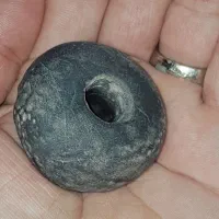 مهره سنگ باستانی و دو عدد سنگ نور گذر