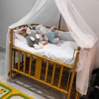 تخت کنار مادر