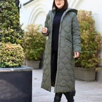 لباس زنانه|لباس|رباطکریم, رباطکریم|دیوار