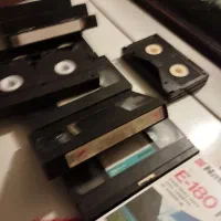 ۹عدد نوار ویدیو بزرگ و ۱عدد کوچک