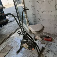 یکدستگاه دوچرخه ثابت