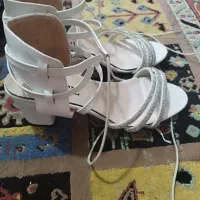 کفش نگینی