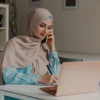 درآمدزایی در منزل با گوشی برای خانمها