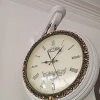 ساعت دیواری دو طرفه تمیز