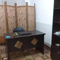 میز کارمندی و صندلی چرخدار و پارتیشن کاملا نو