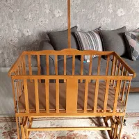 تخت کنار تخت مادر