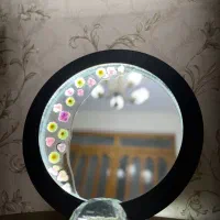 آینه رزینی طرح ماه با گل های طبیعی