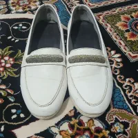 یک عدد کفش زنانه به فروش میرسد